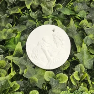 Mãe com filho gesso perfumado pormenor